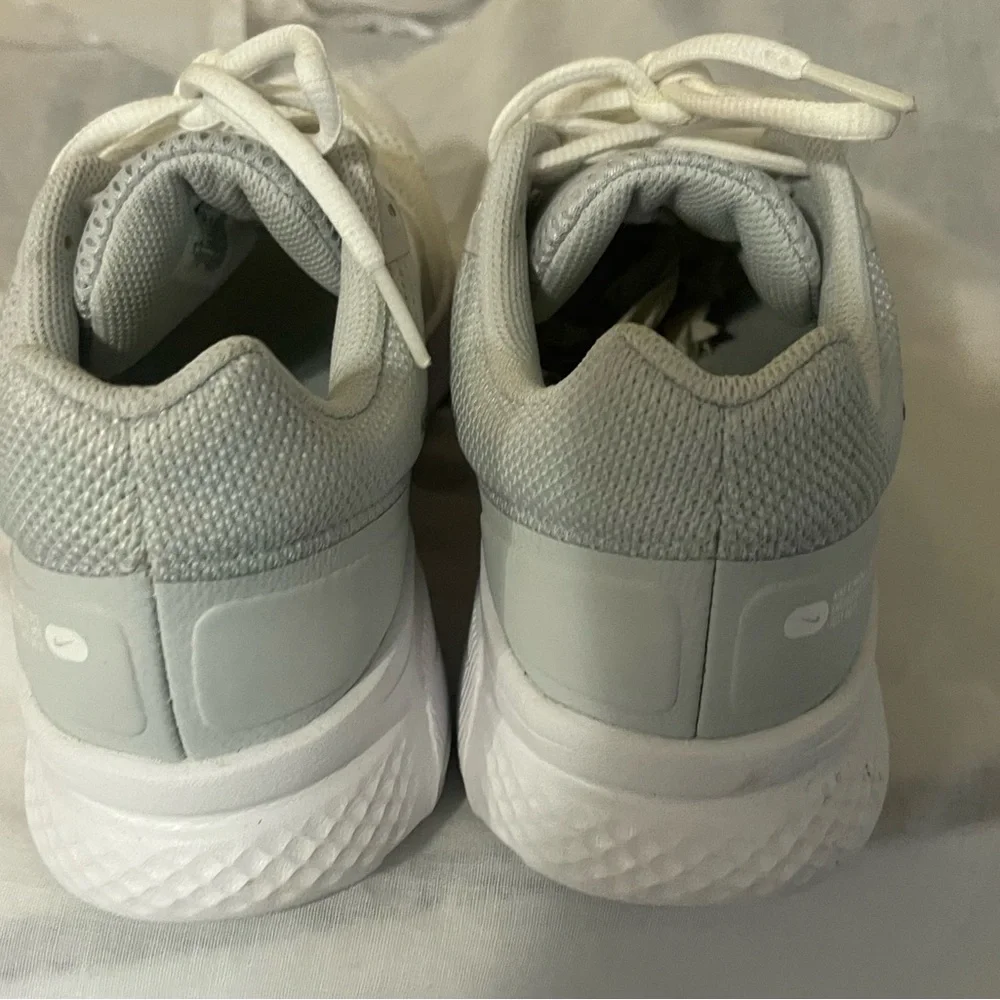 Nike Women's White and Gray Sneakers